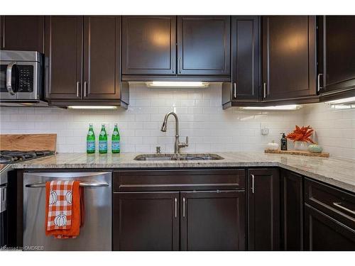 8 Seafair Crescent, Brampton, ON - Indoor Photo Showing Kitchen With Double Sink With Upgraded Kitchen