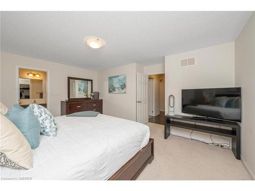 8 Seafair Crescent, Brampton, ON - Indoor Photo Showing Bedroom