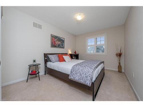 8 Seafair Crescent, Brampton, ON - Indoor Photo Showing Bedroom