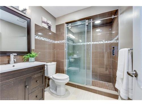 2421 Greenwich Drive, Oakville, ON - Indoor Photo Showing Bathroom