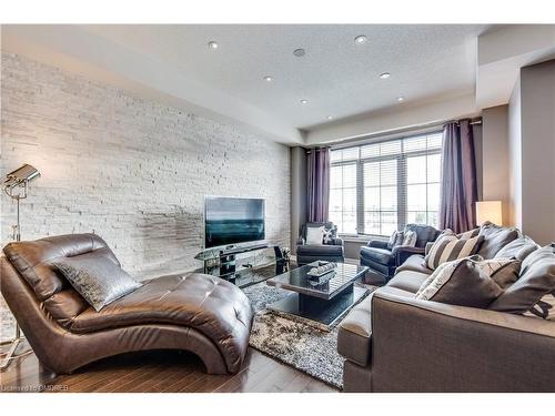 2421 Greenwich Drive, Oakville, ON - Indoor Photo Showing Living Room