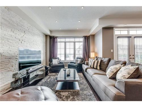 2421 Greenwich Drive, Oakville, ON - Indoor Photo Showing Living Room