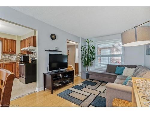 211 Murray Street, Brampton, ON - Indoor Photo Showing Living Room