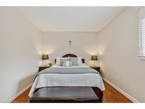 211 Murray Street, Brampton, ON - Indoor Photo Showing Bedroom