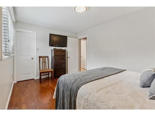 211 Murray Street, Brampton, ON - Indoor Photo Showing Bedroom