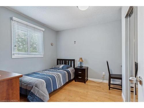 211 Murray Street, Brampton, ON - Indoor Photo Showing Bedroom