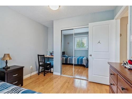 211 Murray Street, Brampton, ON - Indoor Photo Showing Bedroom