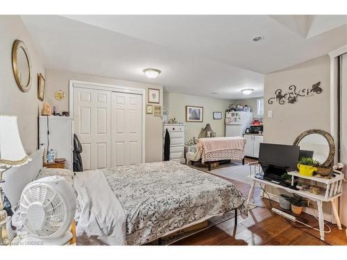 211 Murray Street, Brampton, ON - Indoor Photo Showing Bedroom