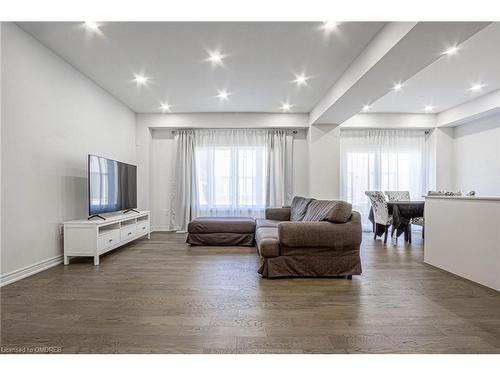 10 Broddy Avenue, Brantford, ON - Indoor Photo Showing Living Room