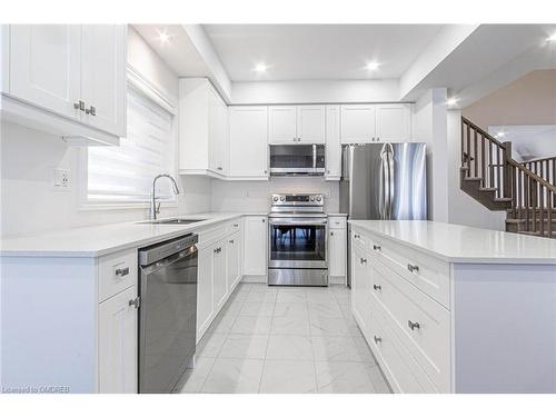 10 Broddy Avenue, Brantford, ON - Indoor Photo Showing Kitchen With Upgraded Kitchen