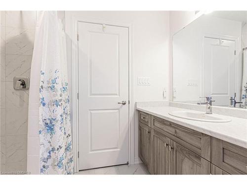 10 Broddy Avenue, Brantford, ON - Indoor Photo Showing Bathroom