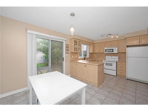 2189 Shorncliffe Boulevard, Oakville, ON - Indoor Photo Showing Kitchen