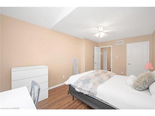 2189 Shorncliffe Boulevard, Oakville, ON - Indoor Photo Showing Bedroom