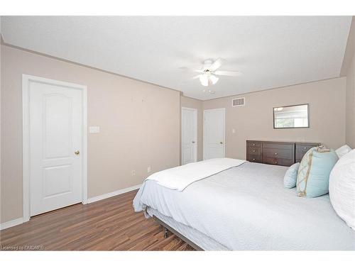 2189 Shorncliffe Boulevard, Oakville, ON - Indoor Photo Showing Bedroom