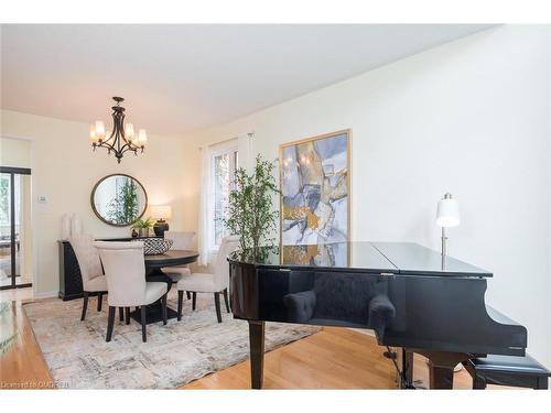 1339 Marshall Crescent, Milton, ON - Indoor Photo Showing Dining Room