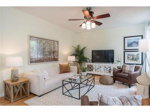 1339 Marshall Crescent, Milton, ON - Indoor Photo Showing Living Room