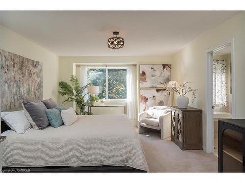 1339 Marshall Crescent, Milton, ON - Indoor Photo Showing Bedroom