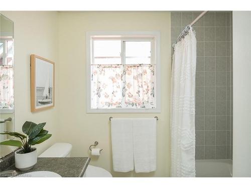 1339 Marshall Crescent, Milton, ON - Indoor Photo Showing Bathroom