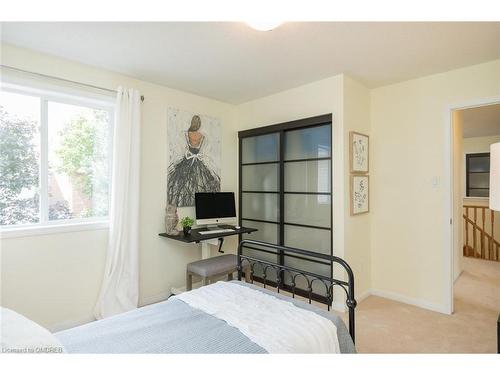 1339 Marshall Crescent, Milton, ON - Indoor Photo Showing Bedroom