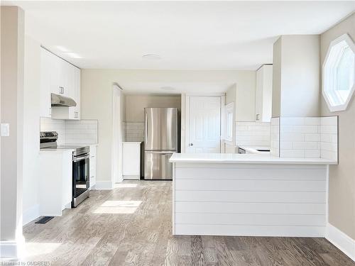 32 Garnet Street, St. Catharines, ON - Indoor Photo Showing Kitchen