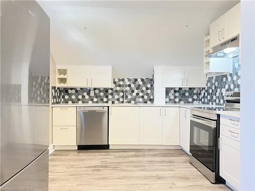 32 Garnet Street, St. Catharines, ON - Indoor Photo Showing Kitchen With Double Sink