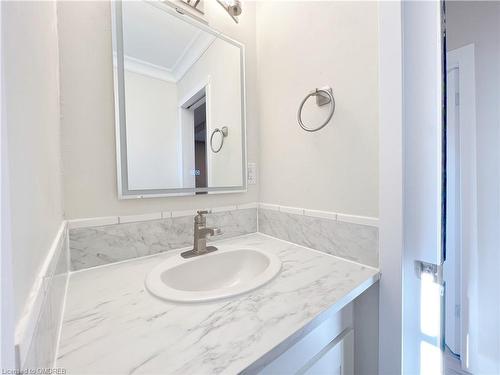 32 Garnet Street, St. Catharines, ON - Indoor Photo Showing Bathroom