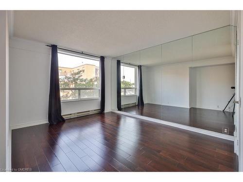 401-1177 Yonge Street, Toronto, ON - Indoor Photo Showing Other Room