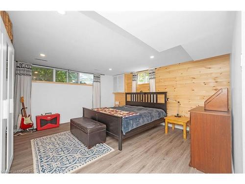 520 Concession 3 Road, Wilsonville, ON - Indoor Photo Showing Bedroom