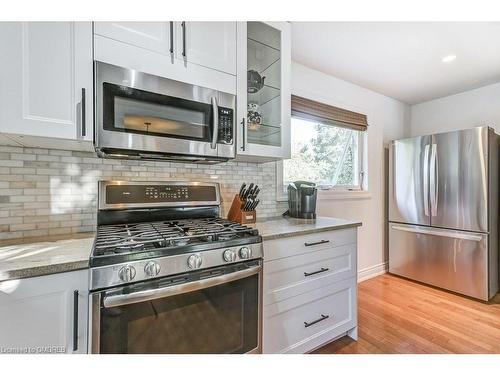 2489 Yarmouth Crescent, Oakville, ON - Indoor Photo Showing Kitchen With Stainless Steel Kitchen With Upgraded Kitchen