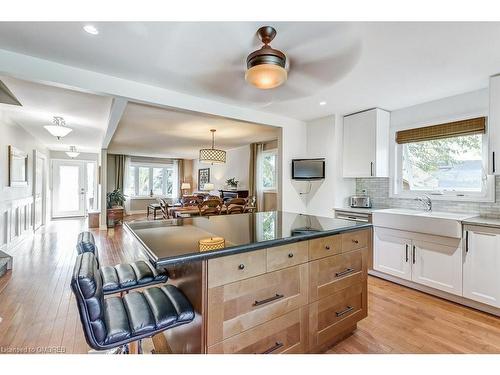 2489 Yarmouth Crescent, Oakville, ON - Indoor Photo Showing Kitchen