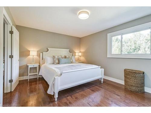 2489 Yarmouth Crescent, Oakville, ON - Indoor Photo Showing Bedroom