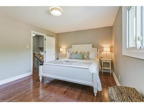 2489 Yarmouth Crescent, Oakville, ON - Indoor Photo Showing Bedroom