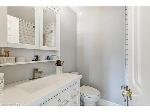 2489 Yarmouth Crescent, Oakville, ON - Indoor Photo Showing Bathroom