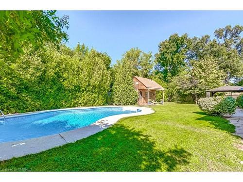 2489 Yarmouth Crescent, Oakville, ON - Outdoor With In Ground Pool With Backyard