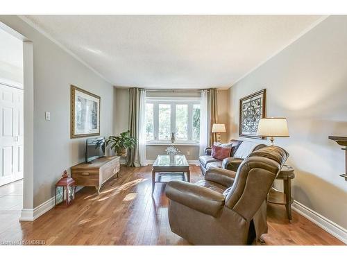 2489 Yarmouth Crescent, Oakville, ON - Indoor Photo Showing Living Room