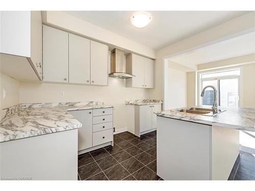 59 Downriver Drive, Welland, ON - Indoor Photo Showing Kitchen With Double Sink With Upgraded Kitchen