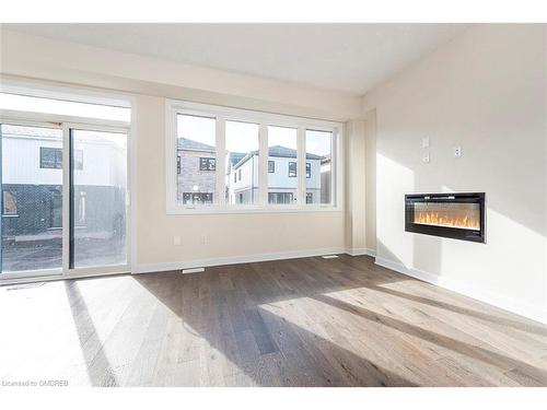 59 Downriver Drive, Welland, ON - Indoor Photo Showing Living Room With Fireplace