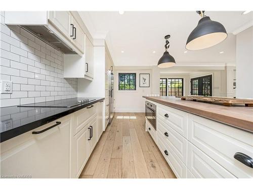 291 Randall Crescent, Milton, ON - Indoor Photo Showing Kitchen With Upgraded Kitchen