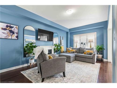 78 Leeson Street Street N, Grand Valley, ON - Indoor Photo Showing Living Room