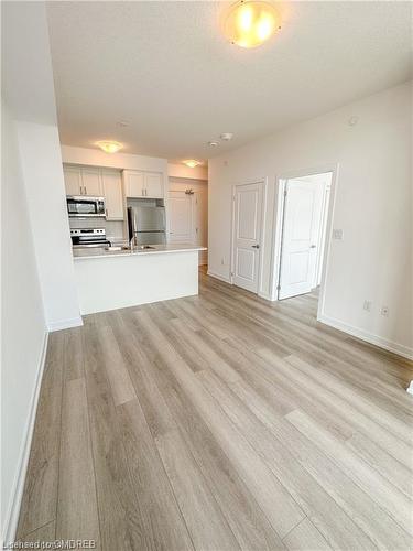 213-460 Dundas Street E, Hamilton, ON - Indoor Photo Showing Kitchen