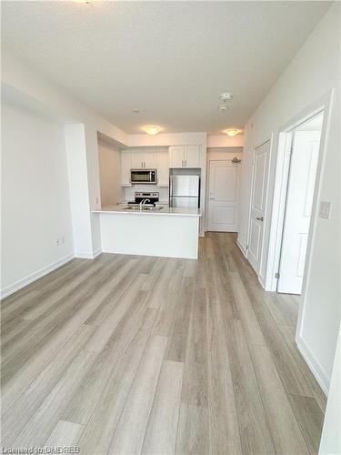 213-460 Dundas Street E, Hamilton, ON - Indoor Photo Showing Kitchen