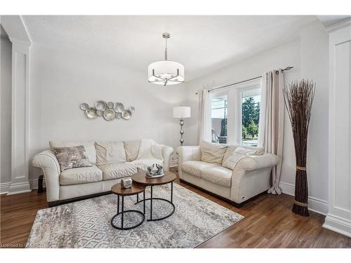 439 Hughson Street N, Hamilton, ON - Indoor Photo Showing Living Room