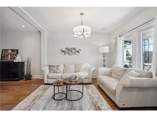 439 Hughson Street N, Hamilton, ON - Indoor Photo Showing Living Room