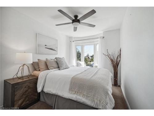 439 Hughson Street N, Hamilton, ON - Indoor Photo Showing Bedroom