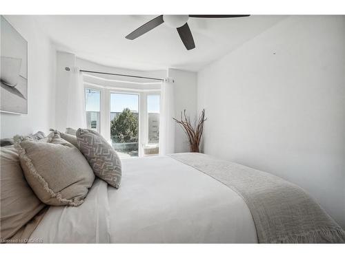 439 Hughson Street N, Hamilton, ON - Indoor Photo Showing Bedroom