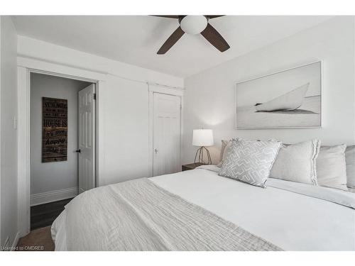 439 Hughson Street N, Hamilton, ON - Indoor Photo Showing Bedroom