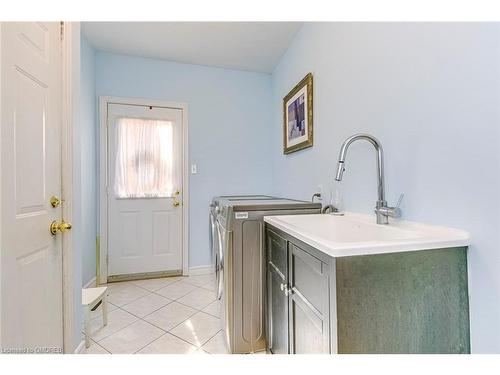 1245 Bowman Drive, Oakville, ON - Indoor Photo Showing Laundry Room