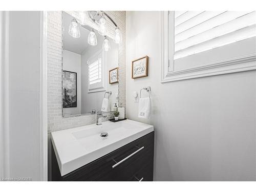 94 Valmont Street, Ancaster, ON - Indoor Photo Showing Bathroom