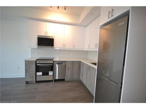 2343 Khalsa Gate, Oakville, ON - Indoor Photo Showing Kitchen With Stainless Steel Kitchen