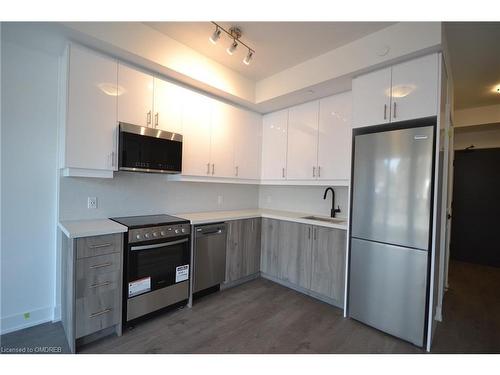 2343 Khalsa Gate, Oakville, ON - Indoor Photo Showing Kitchen